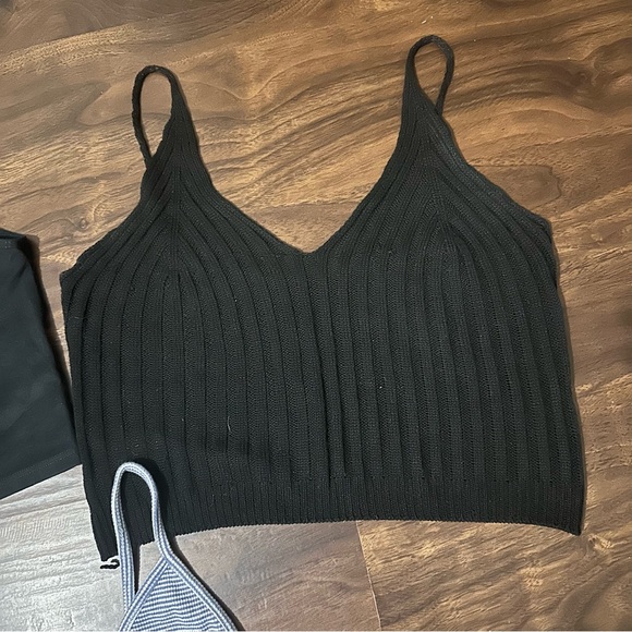 Bundle of 4 Cropped Tanks - Picture 8 of 8